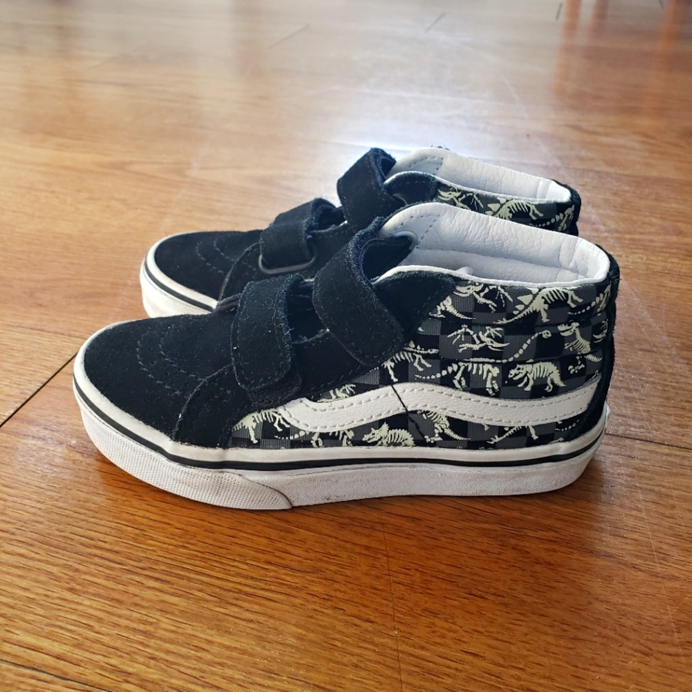 Kids vans dinosaur glow in the dark size 12